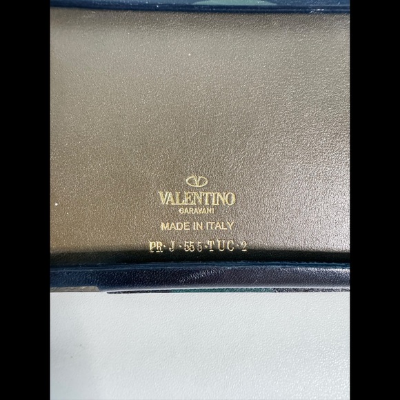 Valentino Garavani Rock studded Cell Phone Case with secure handle strap - Picture 6 of 14